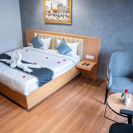 Hotel Tulips Grand Хидерабад Екстериор снимка