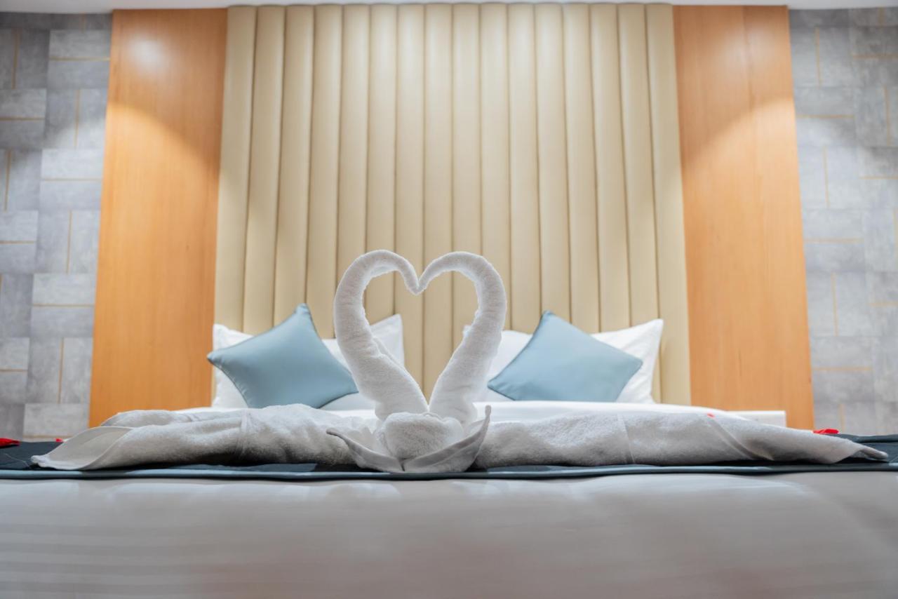 Hotel Tulips Grand Хидерабад Екстериор снимка