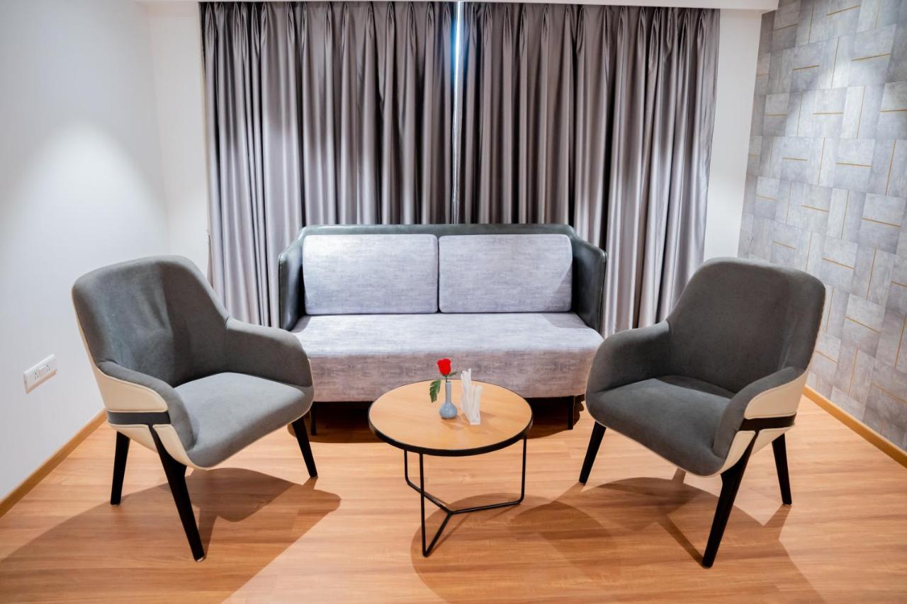 Hotel Tulips Grand Хидерабад Екстериор снимка